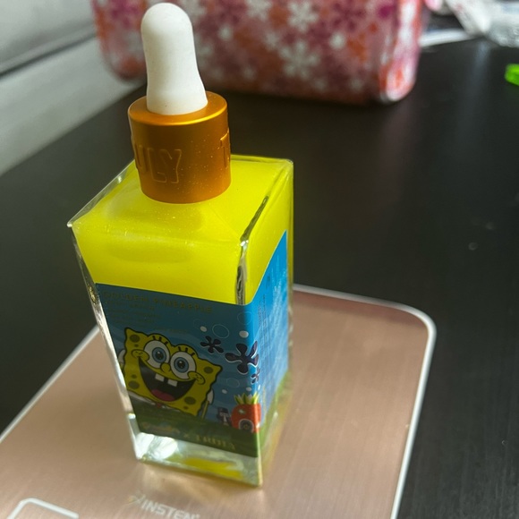 SpongeBob SquarePants x Truly Golden Pineapple Body Serum - Picture 3 of 5